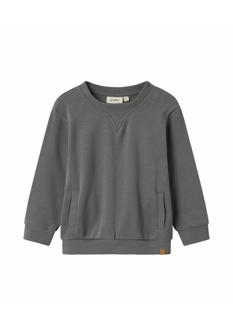 Grå sweatshirt med V-hals, ribbad ärmslut och fåll. Har två sidofickor och en liten logotagg. Tillverkad av mjukt material.