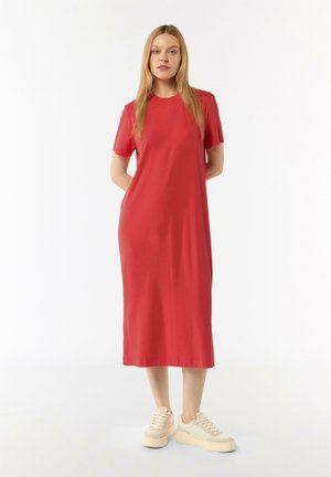 MIT RUNDHALSAUSSCHNITT - Jersey dress - granatapfel