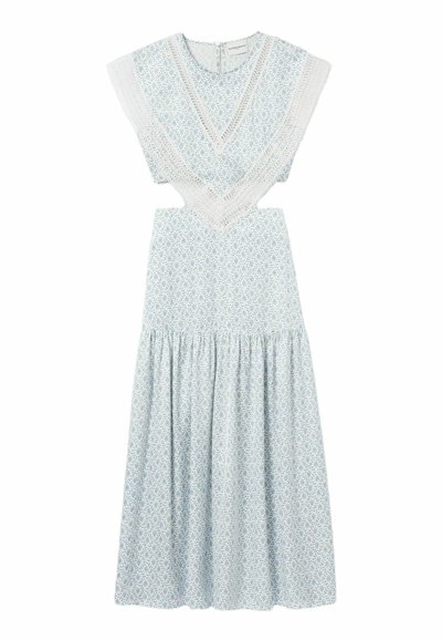 Vestito midi azzurro chiaro a fiori con scollo a V e bordo in pizzo bianco, con lati ritagliati e gonna arricciata.