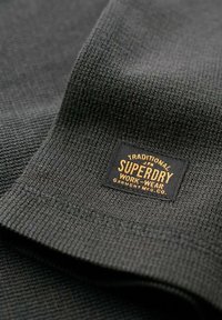 Superdry & Co WAFFLE LONG SLEEVE HENLEY - Trui - washed black