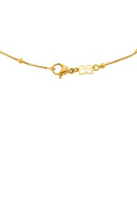 Bracciale in catena d'oro con chiusura a moschettone, anelli ovali e un charm a forma di farfalla. Texture liscia con finitura lucida.