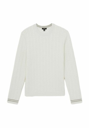 Balts adītais džemperis ar garām piedurknēm, apaļu kakla izgriezumu un ribotiem aprocesi, kurās gar malām ir tumši pelēkas svītras.