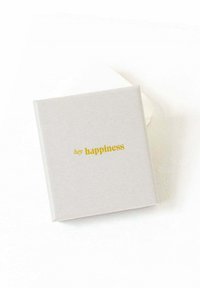 Scatola regalo quadrata in cartone grigio chiaro con una texture liscia. "hey happiness" è stampato in lamina dorata sulla superficie superiore.