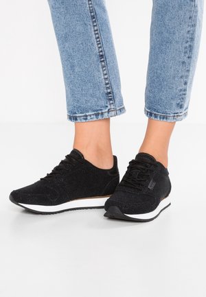 Trainers - black
