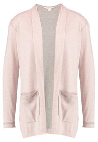 Světle růžový kardigan s otevřeným předním dílem, dlouhými rukávy a dvěma předními kapsami, vyrobený z měkké pleteniny.