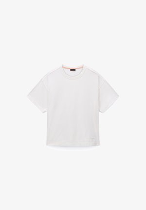 Camiseta blanca de manga corta con escote redondo, con detalles sutiles de costura y un corte relajado. Material de algodón ligero.