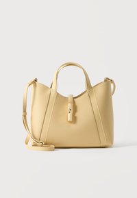 Neselectat, beige