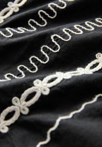 Thumbnail Image 6