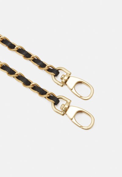 Collana in metallo dorato con pelle nera, caratterizzata da un design intrecciato. Le estremità hanno hardware in colore dorato per l'attacco.