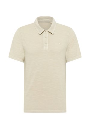 Šviesiai rudos spalvos polo marškiniai trumpomis rankovėmis, pasižymintys tekstūruotu audiniu, apykakle, keturių mygtukų užsegimu ir nežymiu logotipo akcentu ant krūtinės.