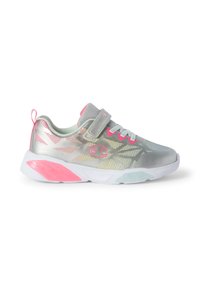 Silberner Sport-Schuh mit Obermaterial aus Netzgewebe, pinken Akzenten und einem Klettverschluss. Verfügt über eine dicke weiße Sohle mit farbigen Abschnitten.