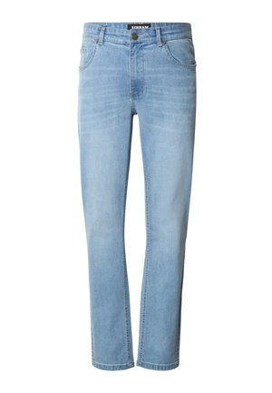 helesinised sirge säärega teksapüksid ees nööbi, tõmbluku, vöölõhede ja taskutega, valgel taustal.