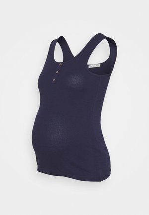 Marineblauw geribbeld mouwloos zwangerschapshemdje met drie knopen op de borst en racerback bandjes.