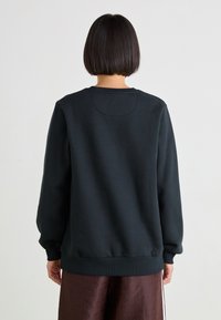 Columbia MARBLE CANYON™ CREW - Ikdienas džemperis - black