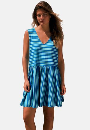 Blau- und grün gestreiftes ärmelloses Kleid mit V-Ausschnitt, tailliertem Bund und ausgestelltem Rock, gefertigt aus leichtem Stoff.