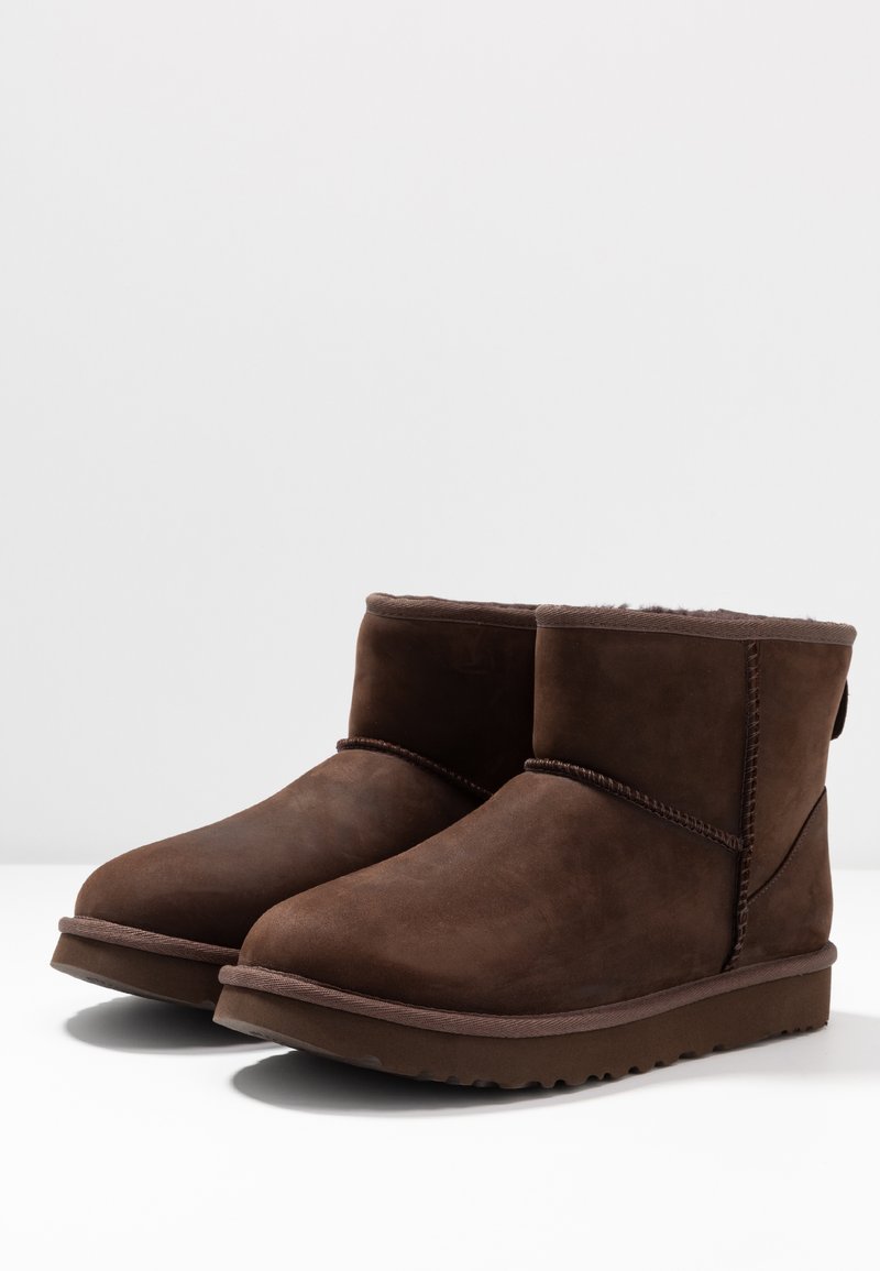 Prijs eend Er is een trend UGG CLASSIC MINI - Korte laarzen - brownstone/donkerbruin - Zalando.be