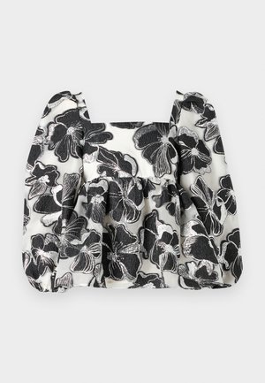 Czarna i biała bluzka w kwiaty z bufkowymi rękawami, kwadratowym dekoltem, strukturalną tkaniną i metalicznymi akcentami, tworzącymi warstwowy wygląd.