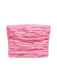 Top en tissu froncé de couleur rose avec une texture lisse, présentant des détails froncés sur l'ensemble. Conception sans bretelles avec un décolleté droit.