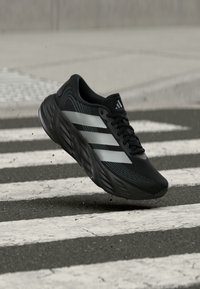 Niet geselecteerd, core black/iron metallic/carbon