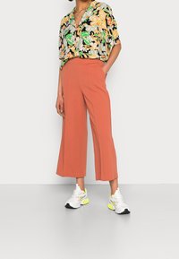 ONLY Pantalon classique - red
