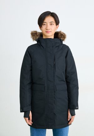 Parka nera con cappuccio foderato in pelliccia sintetica, tasche frontali con pattina e polsini regolabili, realizzata in un materiale liscio e resistente all'acqua.