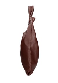 Sac en cuir marron doux avec une seule bandoulière nouée, forme décontractée et surface texturée.