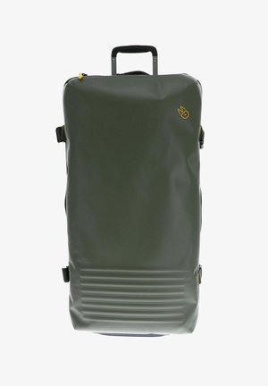 Sac à dos imperméable vert avec un fond texturé, des bretelles réglables et une poignée supérieure ; il présente un logo jaune sur le devant.