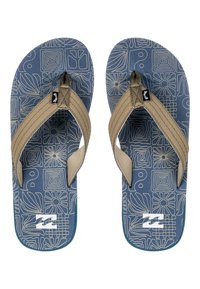 Infradito blu a motivo con cinturini beige, caratterizzati da disegni floreali e geometrici, suole testurizzate e logo sul fondo.