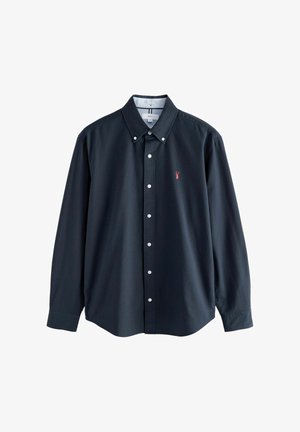 Chemise à manches longues noire pour homme, avec col à boutons et petit logo rouge brodé sur la poitrine gauche.