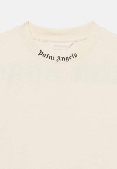 Κρεμ μπλουζάκι με στρογγυλή λαιμόκοψη και το λογότυπο "Palm Angels" τυπωμένο με μαύρη γραμματοσειρά Old English μέσα στο γιακά.