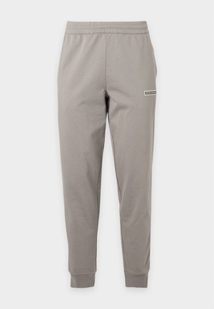 EA7 Emporio Armani, TRAIN LOGO SERIES PANTS TAPE - Παντελόνι φόρμας - cloudburst