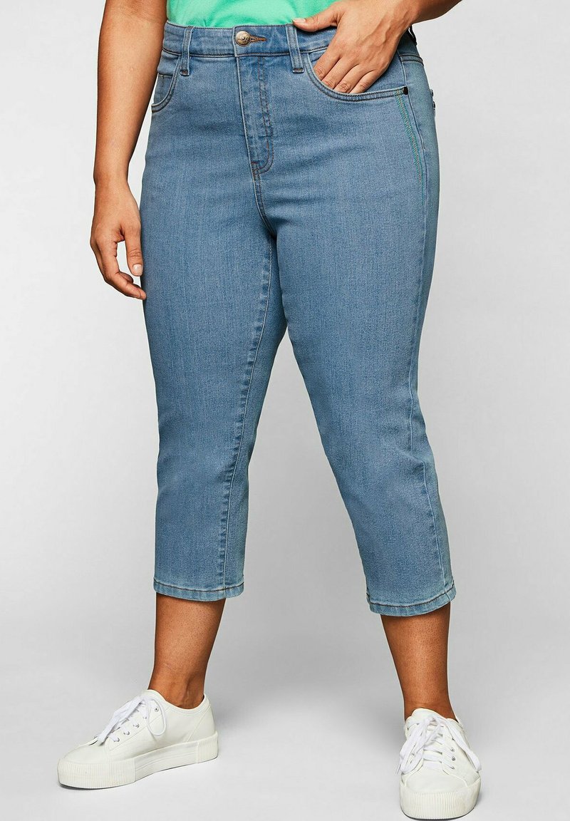 Sheego CAPRI Jeansy Slim Fit light blue denim/jasnoniebieski