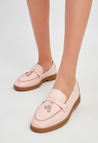 Cesare Gaspari - FLAT  - Loaferit/pistokkaat - light pink Pienoiskuva 1