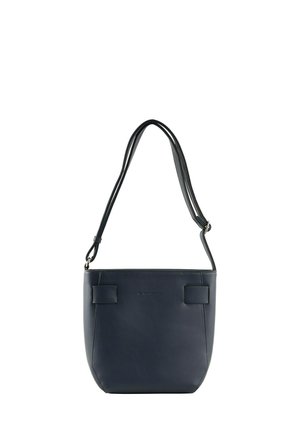 Sac à bandoulière en cuir noir avec sangle réglable, corps rectangulaire et embossage discret de la marque au centre avant.