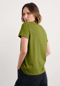 Seasalt Cornwall Marškinėliai su spaudiniu - green aloe
