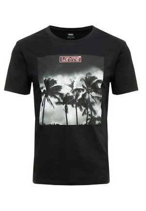 Zwart Levi's T-shirt met een zwart-wit afbeelding van een palmboom en het Levi's-logo in rood, omlijnd en bovenaan het midden van het ontwerp geplaatst.