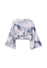 Blouse courte à manches longues avec larges manches et motif tie-dye aquarelle bleu, gris et rose, détail froncé à la taille.