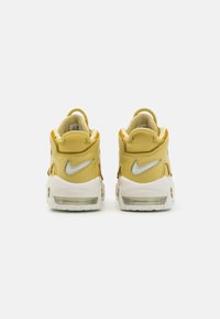 Nike Sportswear AIR MORE UPTEMPO - Visoke tenisice - buff gold/bronzine sail