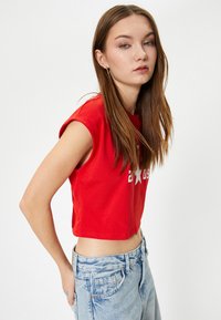 Koton - T-shirt z nadrukiem