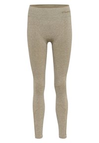 Jasno beżowe legginsy wykonane z miękkiego, teksturowanego materiału. Dopasowany krój z akcentami szwów oraz gładkim, szerokim pasem w talii. Logo blisko góry.