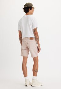 Levi's® 501 REGULAR FIT - Shorts vaqueros - sand castle