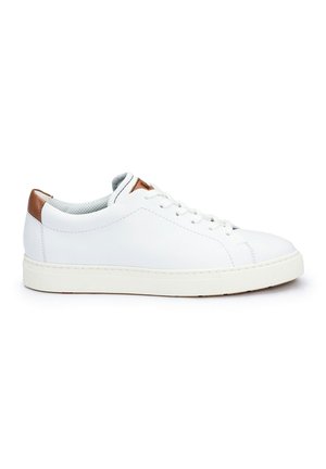 Sneakers - white