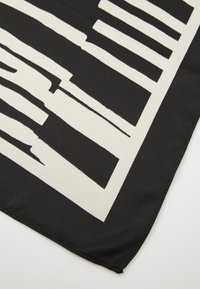 Thumbnail Image 4