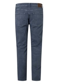 Temno modri denim kavbojke z gladko teksturo, pet žepov in rjavim usnjenim označevalcem na pasu, s slim fit zasnovo.