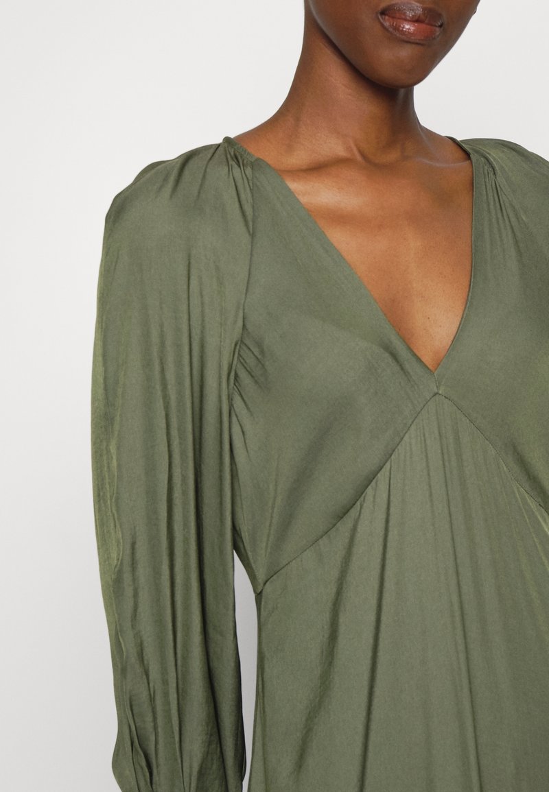 green emerald velvet dress Banana Republic Men's Light Green Dress Shirt | Size L