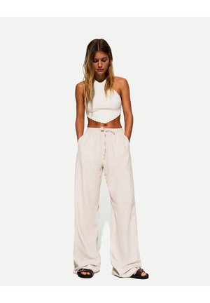 WITH AN ELASTICATED WAISTBAND - Pantalon classique - beige