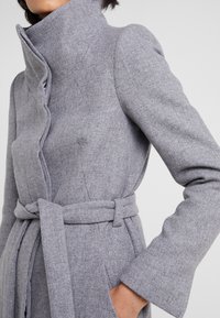DRYKORN Abrigo clásico - mottled grey