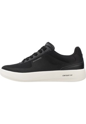 Zapatilla baja negra Skechers con suela blanca Contour Foam, parte superior de malla y sintético, y cierre de cordones.