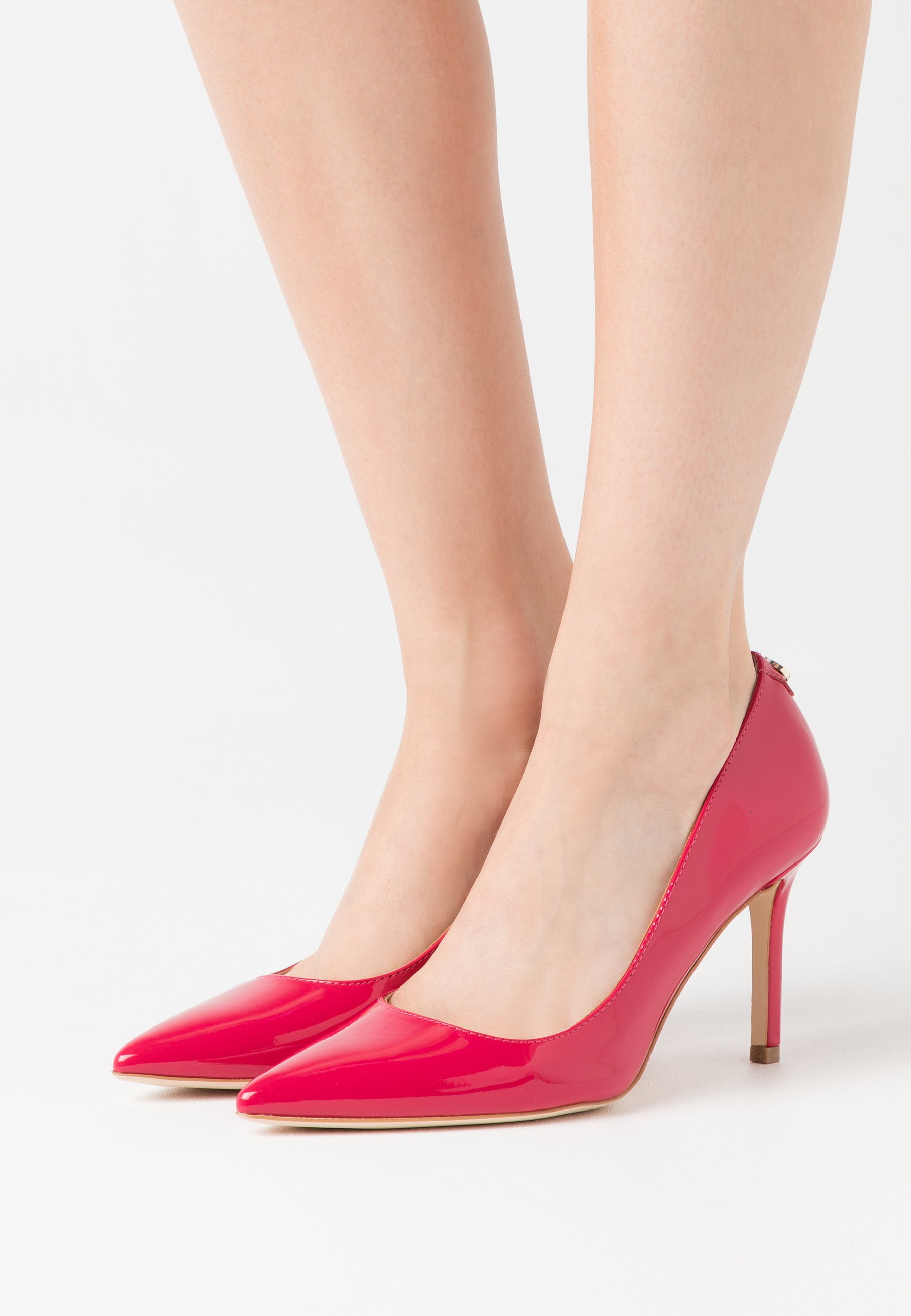 talon guess rouge