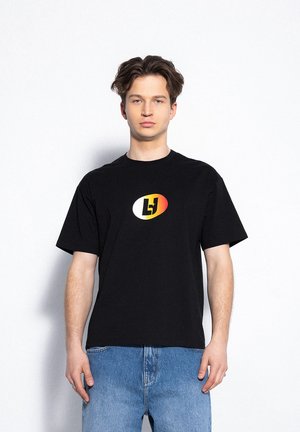 - T-shirt z nadrukiem